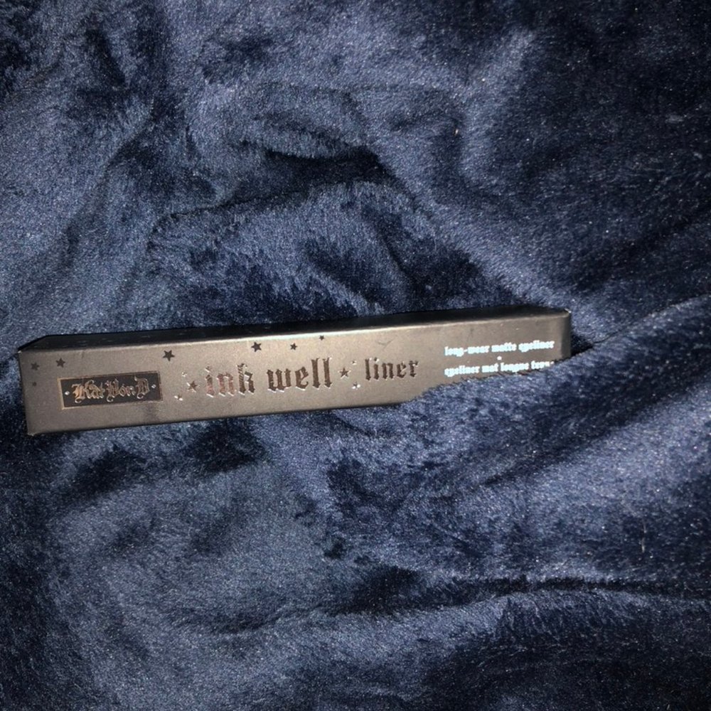 KAT VON D INK WELL LINER (DARKWAVE BLUE)